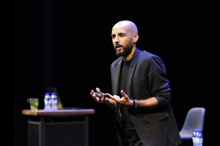 Keynote speaker Karim Amghar over kansenongelijkheid op de aftrap pilot Cultuurcoach