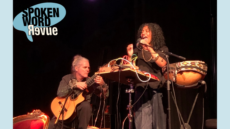 Optreden van Boi Akih tijdens de Spoken Word Revue op Read My World